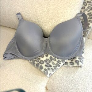 New without tags Paramour silver bra 42 C